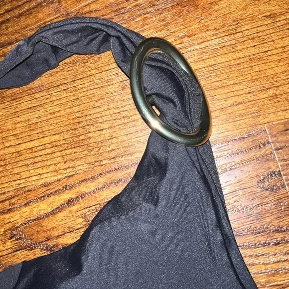 Black Time & Tru One Shoulder Bikini Top Gold Accents Size 1X - Picture 9 of 13